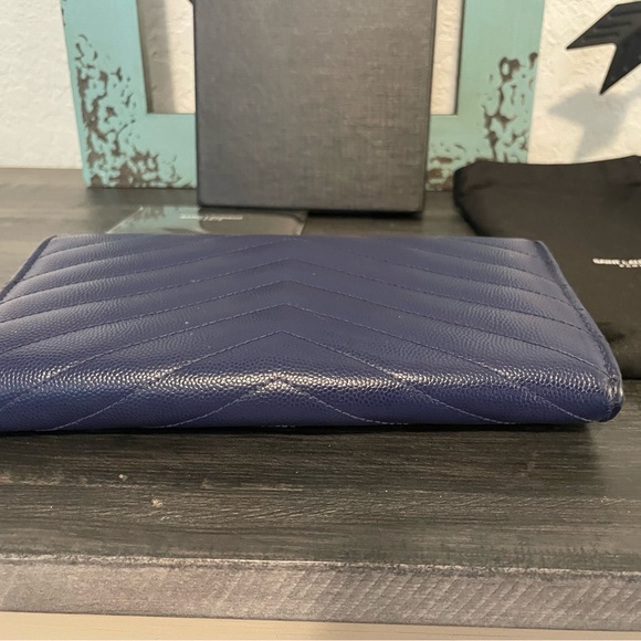 YSL Large flap Blue Wallet w/chain - Picture 9 of 16